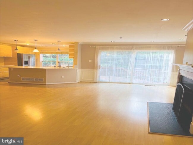 Building Photo - 9 Essex Ct