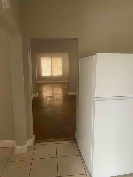 Primary Photo - 1946 W Dallas St