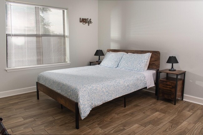 Building Photo - 13321 Lake Breeze Ln