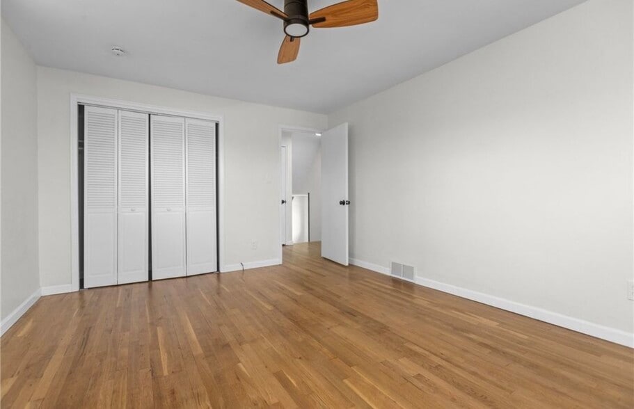 Building Photo - 548B Firethorne Dr