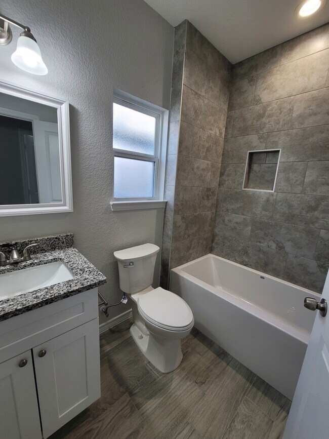 Building Photo - 11750 White Cedar St