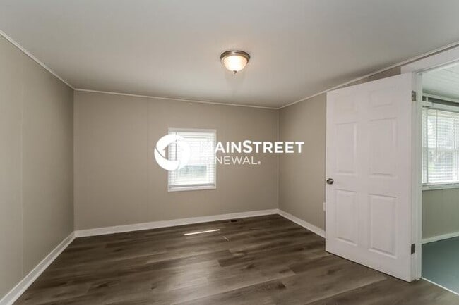 Building Photo - 4 Bedroom Pet-Friendly Home in CRYSTAL CITY, MO with Main Street Renewal