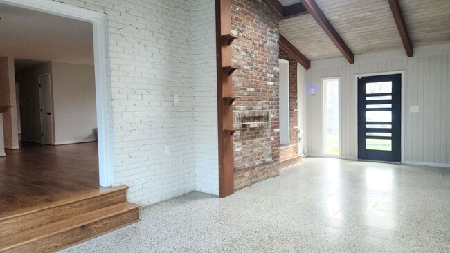 Building Photo - Beautiful Ft Hunt Area Home