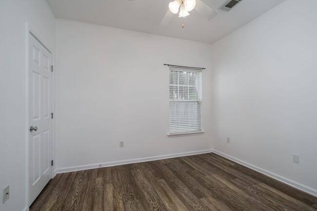 Building Photo - Charming and Newly Renovated 3 Bedroom 2 B...