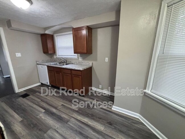 Building Photo - 144 Niagara Ave