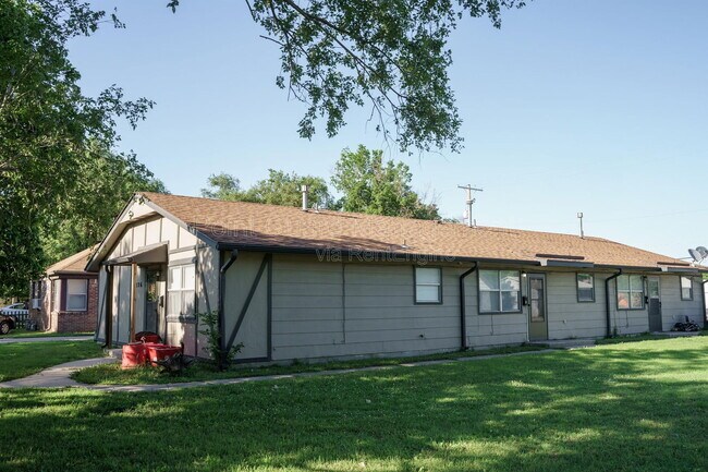 Building Photo - 1826 S Laura St