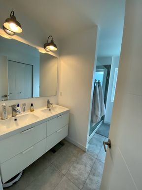 Building Photo - Keep $500! Modern Townhouse in South Park!