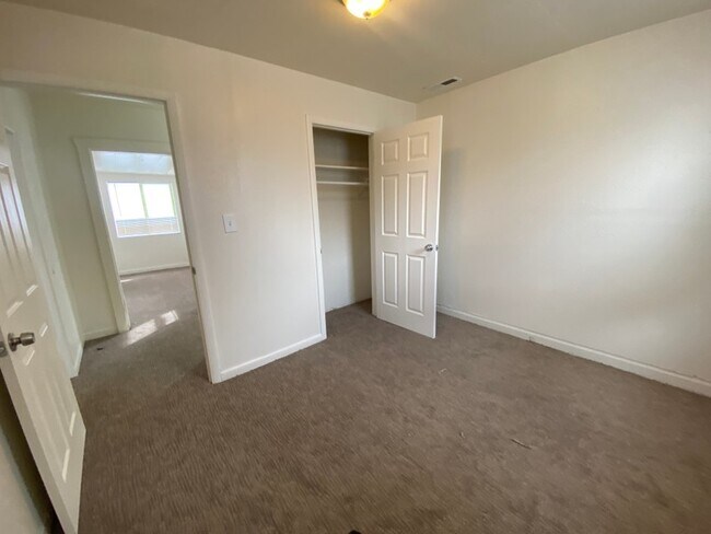Building Photo - 856 S 900 W
