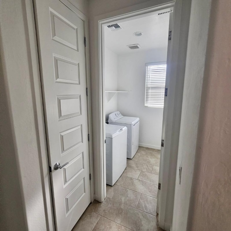 Building Photo - 1660 W Paseo Way