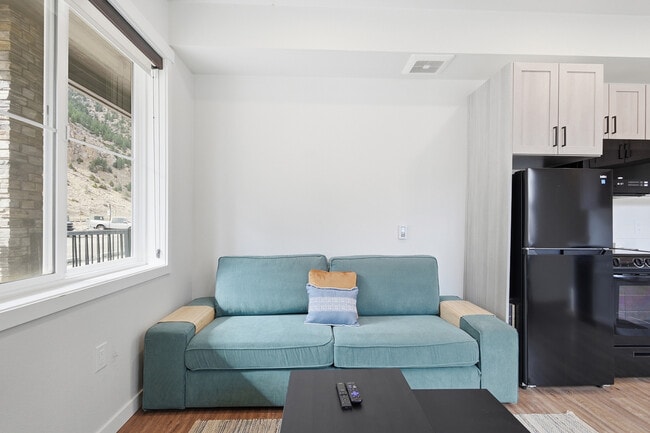 Building Photo - 2115 Hummingbird Wy