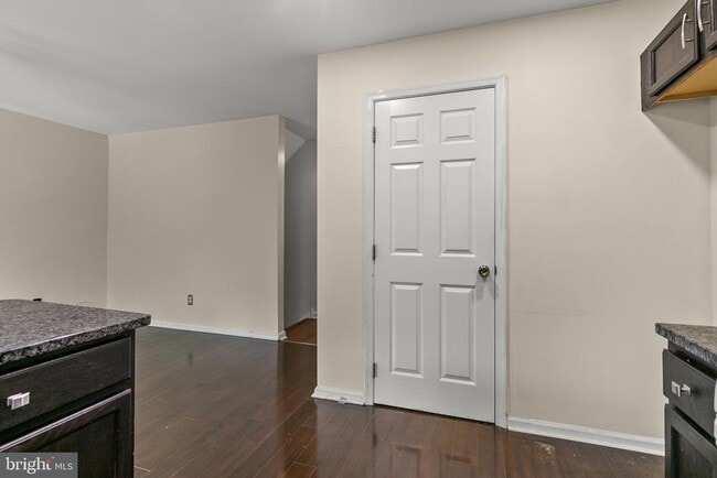 Building Photo - 43 Gristmill Ln