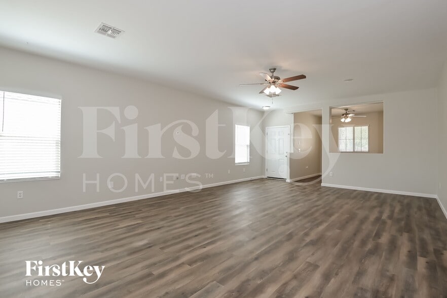 Building Photo - 11366 W Massey Dr