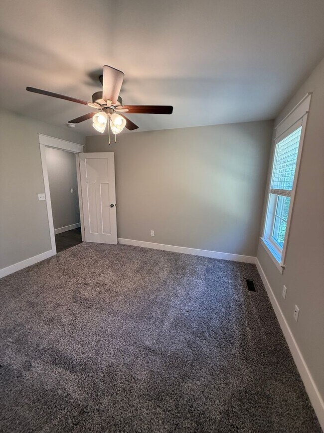 Building Photo - ****MOVE-IN SPECIAL**** Gorgeous 4Bedroom ...