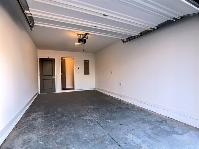 Building Photo - 155 Devore Rd