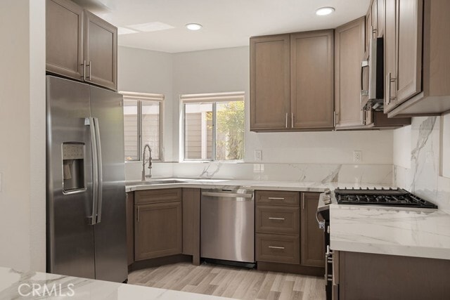 Building Photo - 260 Victoria St