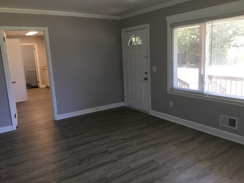 Entry to Living Room - 110 Gilliland Ave