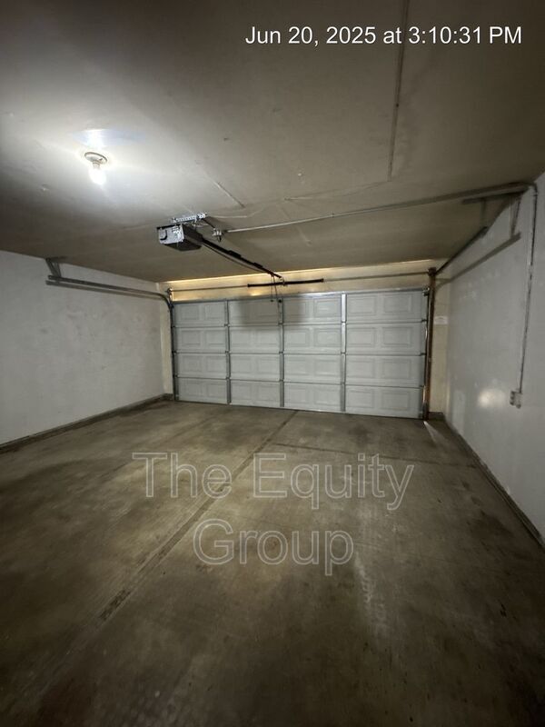 Building Photo - 4430 W Cypress Ave