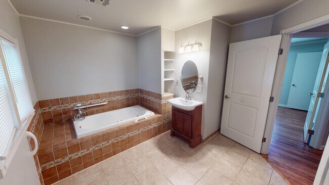 Building Photo - 4538 S 23rd W Ave