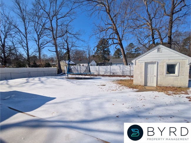 Building Photo - 1036 Kingsway Rd