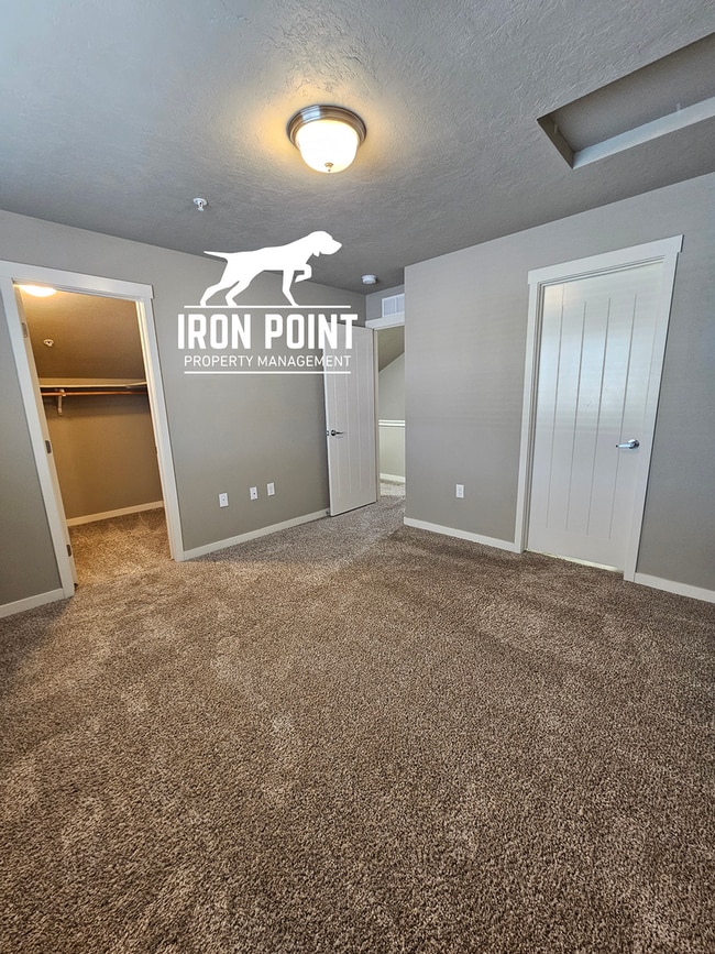 Building Photo - JE911