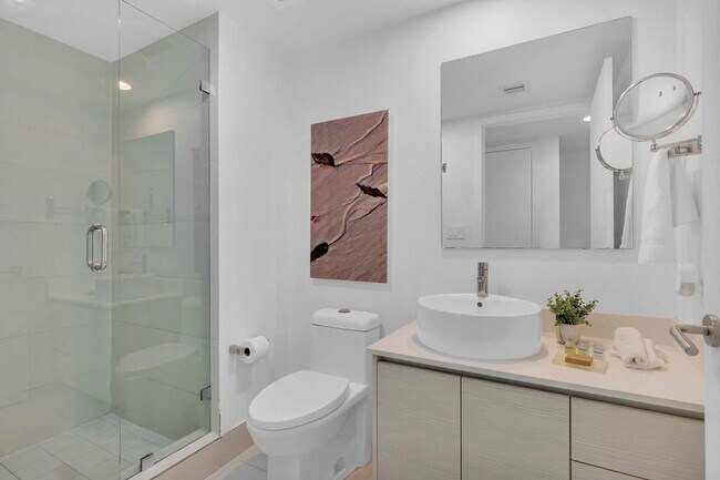 Building Photo - 2602 E Hallandale Beach Blvd