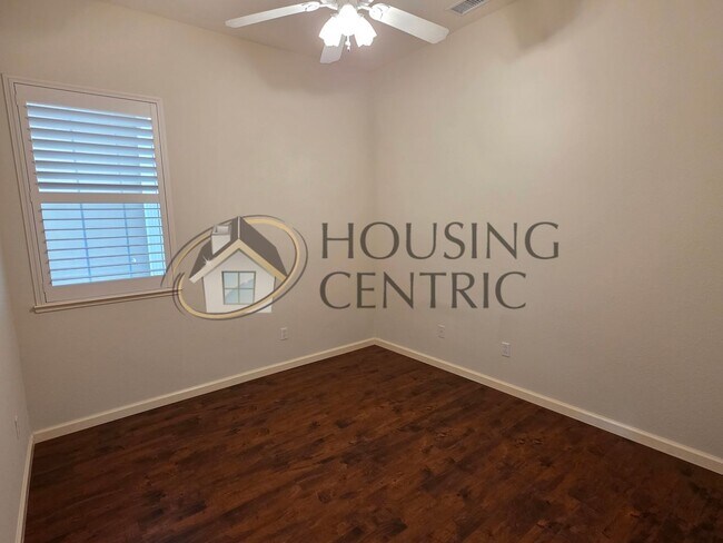 Building Photo - Beautiful Single Story Rental in Gated Serrano Community!