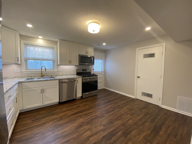 Building Photo - 128 Cheryl Ln