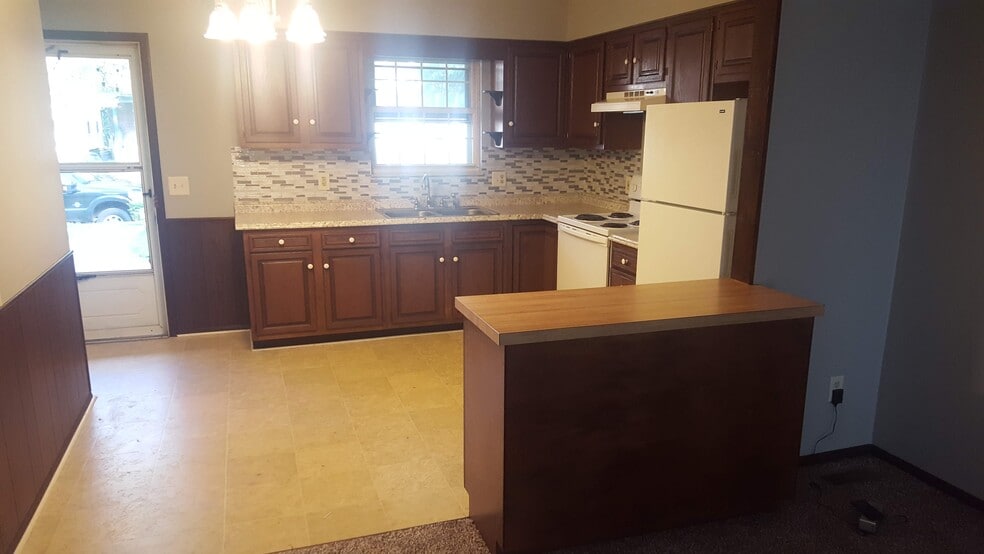 Kitchen - 212 Harrison St