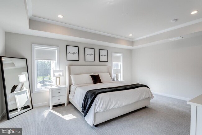 Building Photo - MOVE-IN READY TOWNHOUSE-STYLE CONDO IN ASHBURN