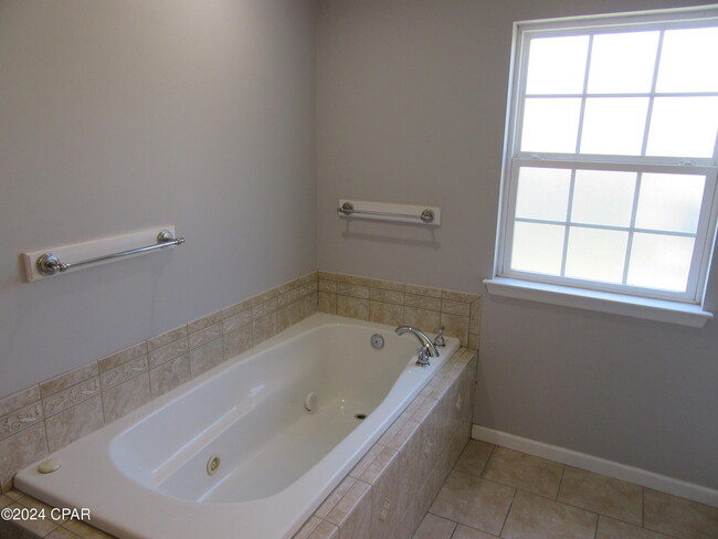 Building Photo - 918 Amber Way