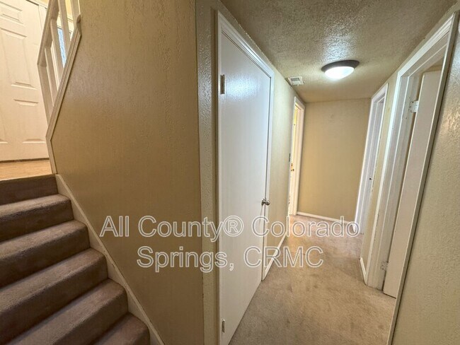 Building Photo - 931 Kings Crown Rd