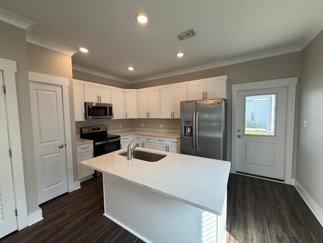 Building Photo - 202 Date Palm Ln