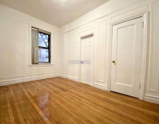 Building Photo - 45 Tiemann Pl