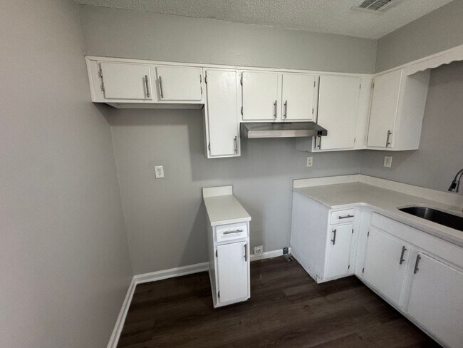 Building Photo - 3546 Christine Rd