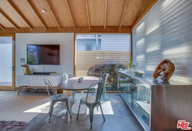 Primary Photo - 745 Navy St