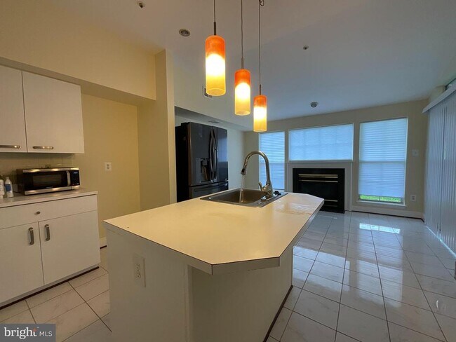 Building Photo - 9401 Royal Bonnet Terrace