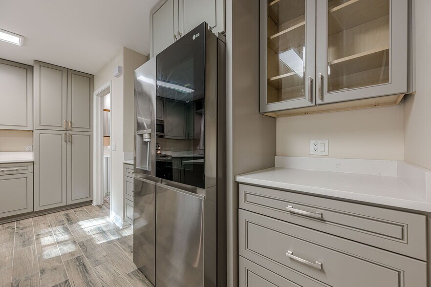 Building Photo - 6640 Williamson Dr