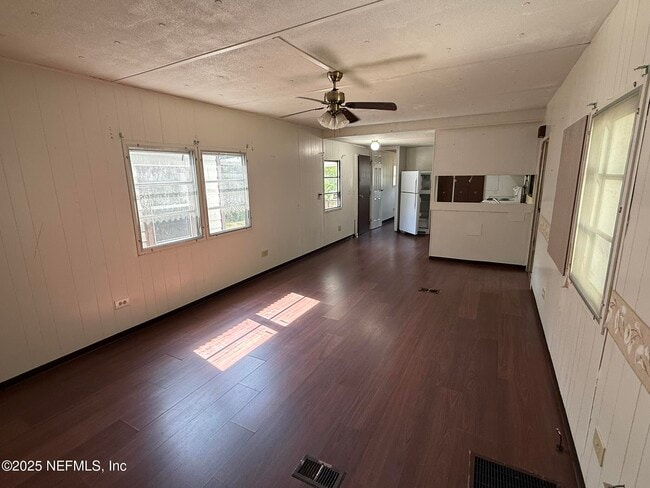 Building Photo - 108 Ash St