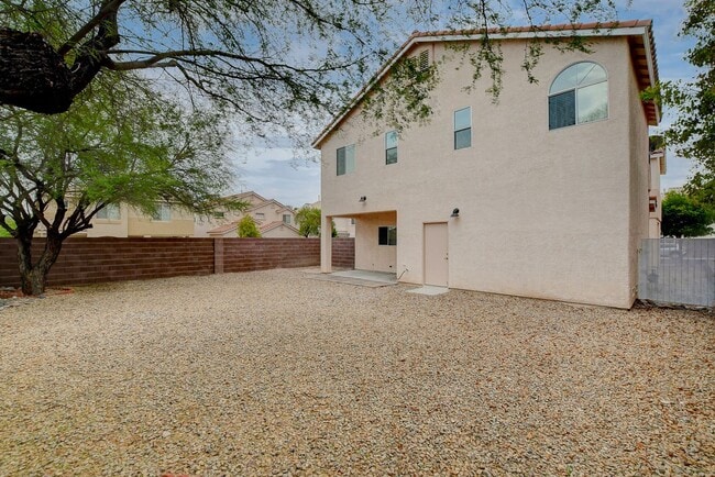 Building Photo - Beautiful 2story house with strip views