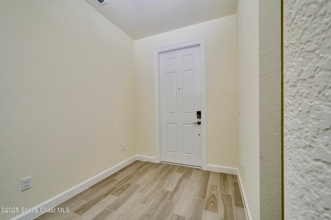 Building Photo - 5940 Manzanita Way