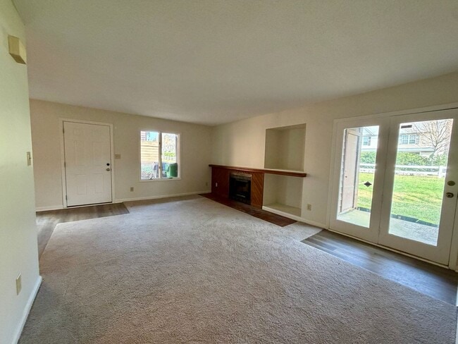 Building Photo - First Floor 2 bedroom condo