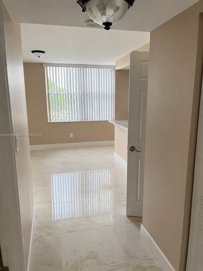 Building Photo - 9420 Tangerine Pl