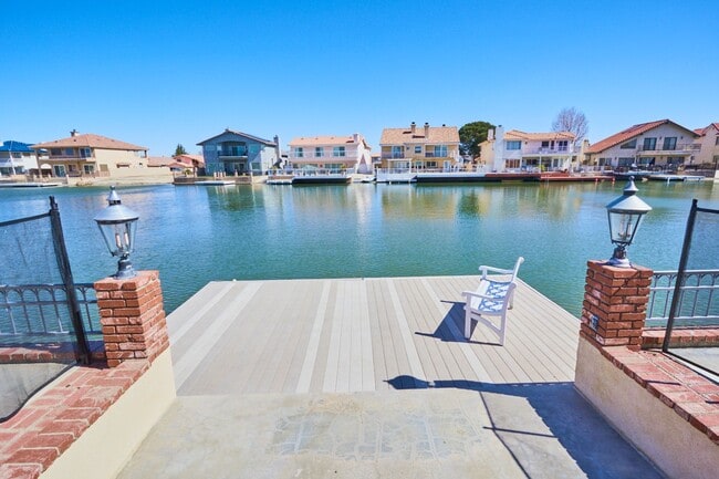 Building Photo - Spacious 3-Bedroom Lake House in Victorvil...