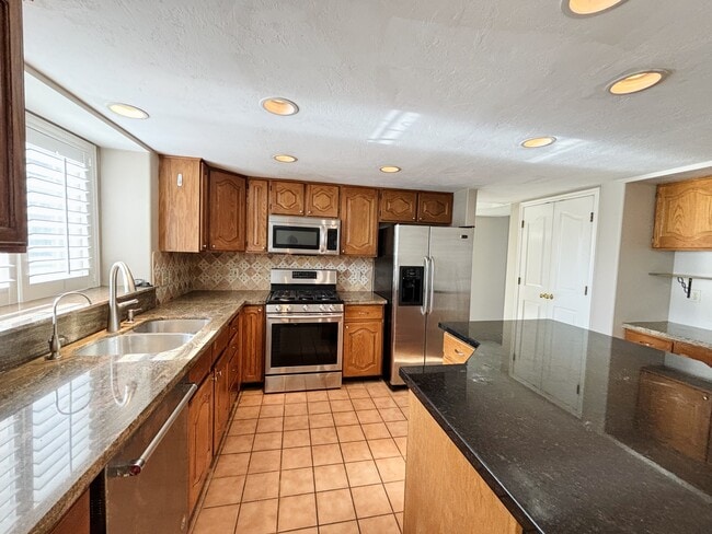 Building Photo - 10152 Snow Iris Way
