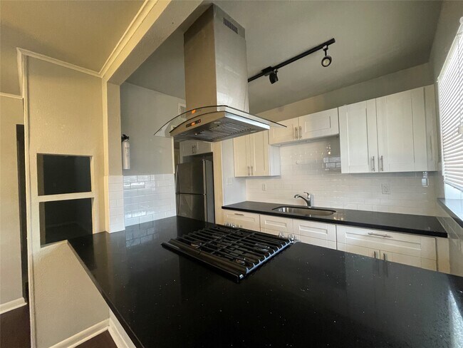 Building Photo - 2801 Carrolton St