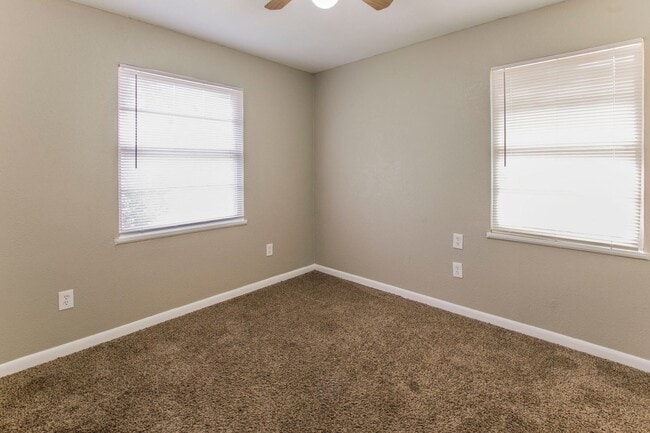 Building Photo - 3 Bedroom/2 Bathroom  House for Lease