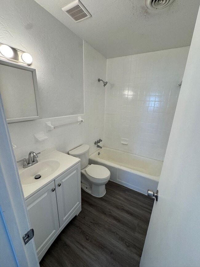 Building Photo - 1711 NE 70th St