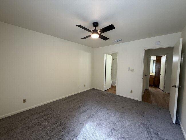 Building Photo - 2506 Howellwood Wy