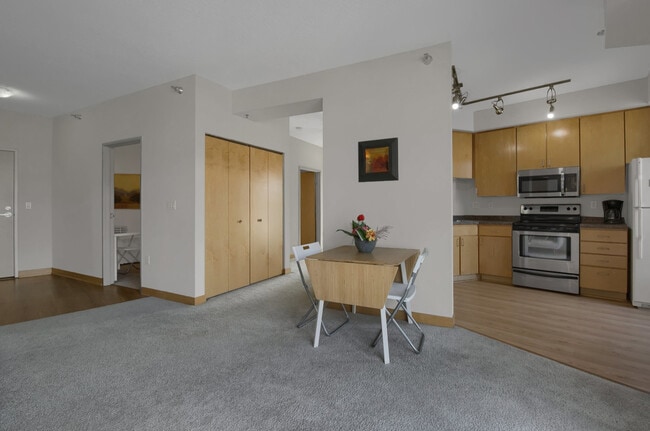 Building Photo - 2600 University Ave SE