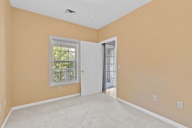 Building Photo - 170 Haverhill St
